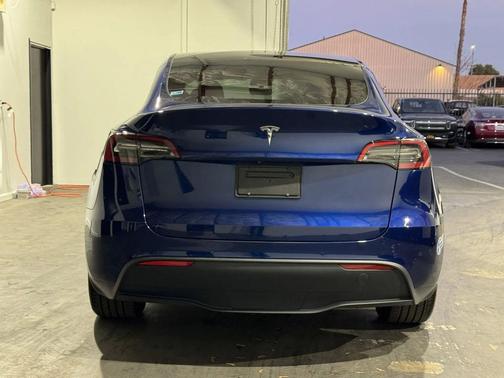 2021 Tesla Model Y Standard Range Rear-Wheel Drive