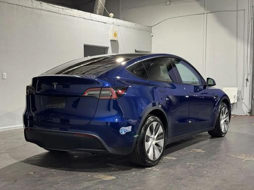 2021 Tesla Model Y Standard Range Rear-Wheel Drive