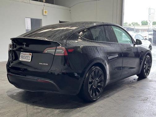 2022 Tesla Model Y Performance Dual Motor All-Wheel Drive