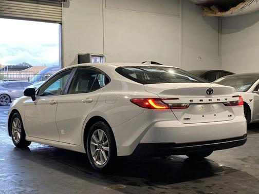 Ice Cap 2025 Toyota Camry LE