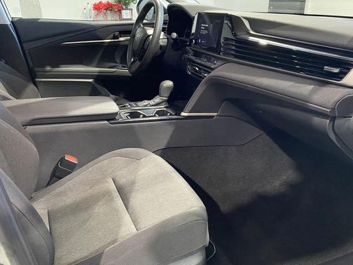 Ice Cap 2025 Toyota Camry LE