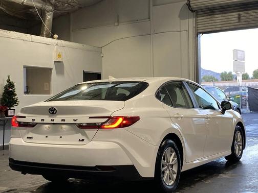 Ice Cap 2025 Toyota Camry LE