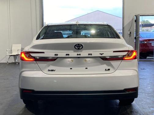 Ice Cap 2025 Toyota Camry LE