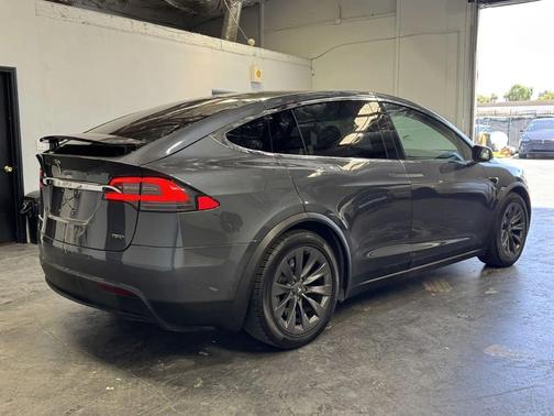 gray 2017 Tesla Model X 75D
