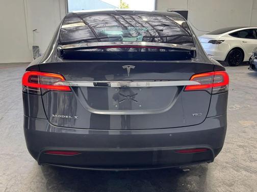 gray 2017 Tesla Model X 75D