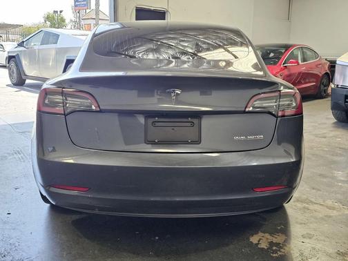Midnight Silver Metallic 2019 Tesla Model 3 Long Range
