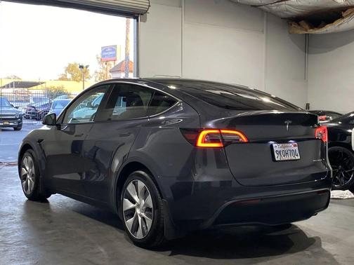 2023 Tesla Model Y Long Range Dual Motor All-Wheel Drive