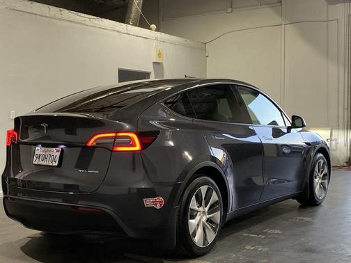 2023 Tesla Model Y Long Range Dual Motor All-Wheel Drive