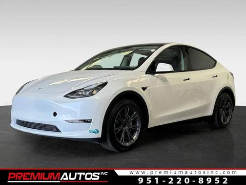 Pearl White Multi-Coat 2025 Tesla Model Y Long Range Dual Motor All-Wheel Drive