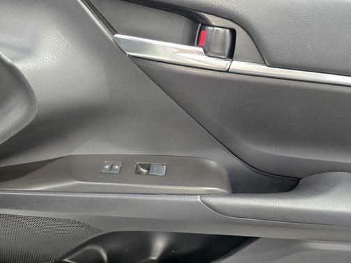 Ice Cap 2023 Toyota Camry SE