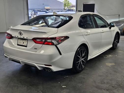 Ice Cap 2023 Toyota Camry SE