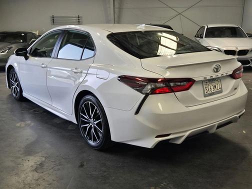 Ice Cap 2023 Toyota Camry SE