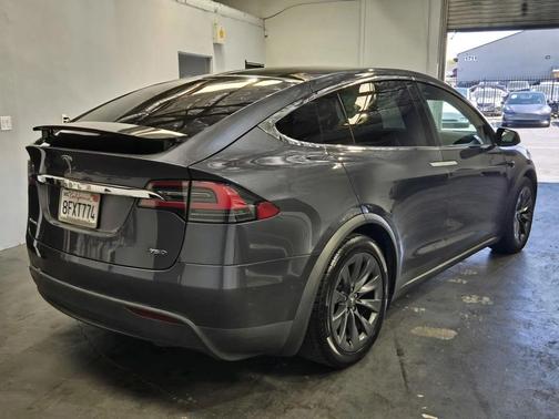 Midnight Silver Metallic 2017 Tesla Model X