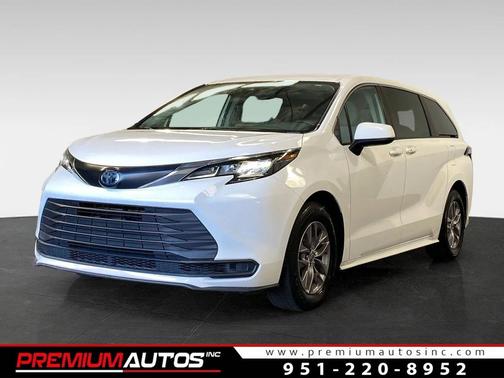 2023 Toyota Sienna LE