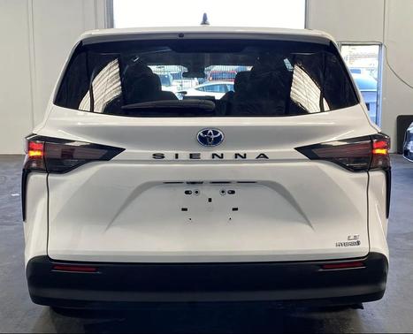 2023 Toyota Sienna LE