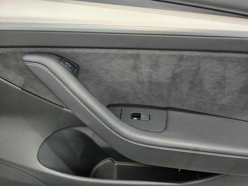 Pearl White Multi-Coat 2023 Tesla Model 3 Standard Range