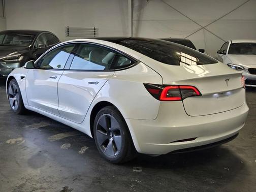 Pearl White Multi-Coat 2023 Tesla Model 3 Standard Range