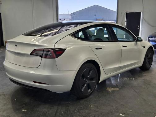 Pearl White Multi-Coat 2023 Tesla Model 3 Standard Range