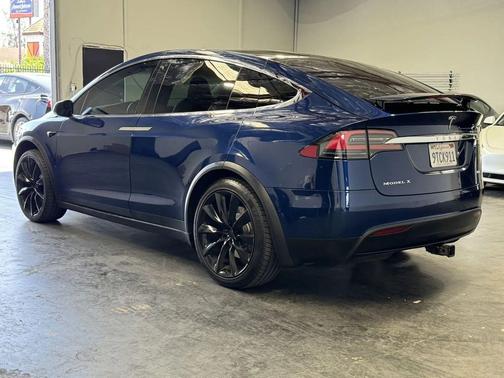 Deep Blue Metallic 2017 Tesla Model X