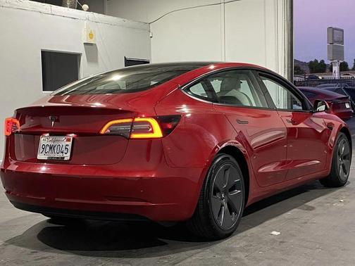 2022 Tesla Model 3 Standard Range