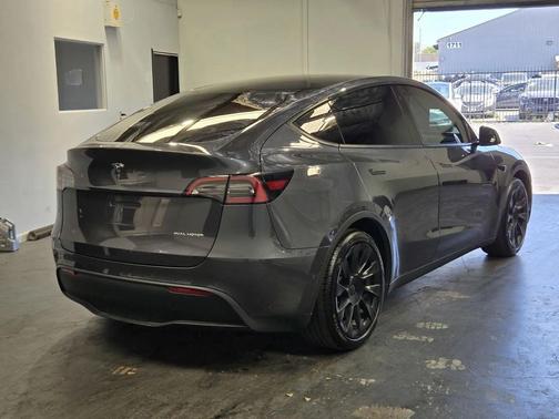 Midnight Silver Metallic 2022 Tesla Model Y Long Range Dual Motor All-Wheel Drive