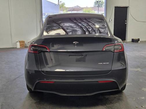 Midnight Silver Metallic 2022 Tesla Model Y Long Range Dual Motor All-Wheel Drive
