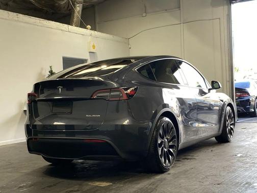 2022 Tesla Model Y Performance Dual Motor All-Wheel Drive