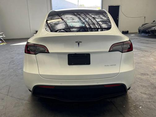 2022 Tesla Model Y Long Range Dual Motor All-Wheel Drive