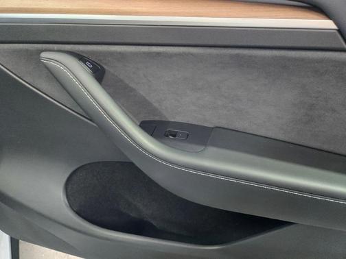 White 2023 Tesla Model Y Performance Dual Motor All-Wheel Drive