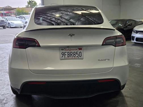 White 2023 Tesla Model Y Performance Dual Motor All-Wheel Drive