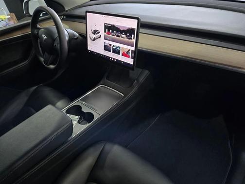 White 2023 Tesla Model Y Performance Dual Motor All-Wheel Drive