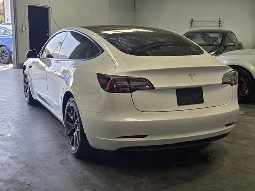 Pearl White Multi-Coat 2021 Tesla Model 3 Standard Range Plus