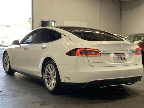 2016 Tesla Model S 70D