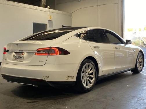 2016 Tesla Model S 70D