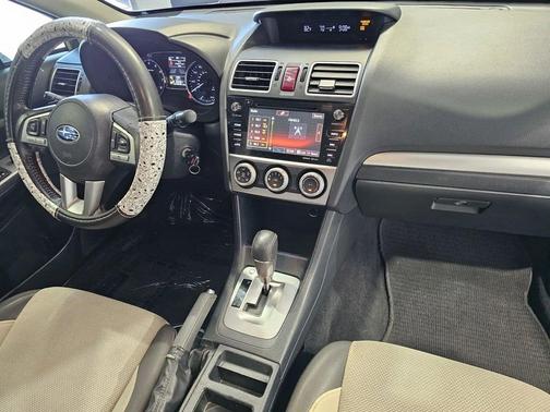 Crystal White Pearl 2016 Subaru Crosstrek 2.0i Premium