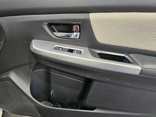 Crystal White Pearl 2016 Subaru Crosstrek 2.0i Premium