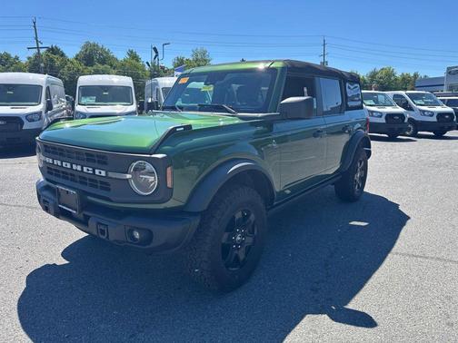 ERUPTION GREEN METALLIC 2023 Ford Bronco Black Diamond