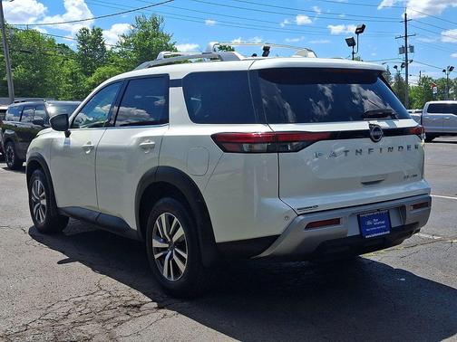 Pearl White Tricoat 2023 Nissan Pathfinder SL 4WD
