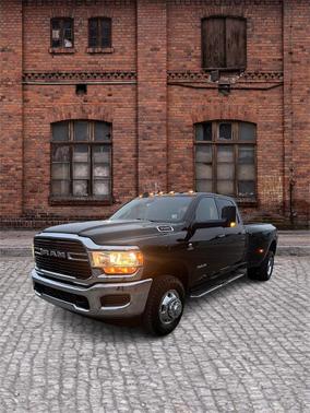 2019 RAM 3500 Big Horn Crew Cab 4x4 8' Box