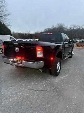 2019 RAM 3500 Big Horn Crew Cab 4x4 8' Box