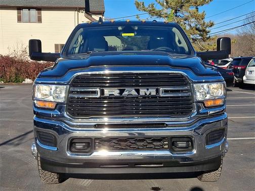 2019 RAM 3500 Big Horn Crew Cab 4x4 8' Box