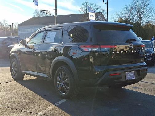 2022 Nissan Pathfinder S 4WD