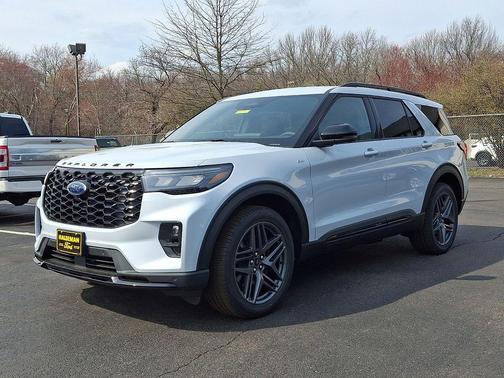 Space White Metallic 2026 Ford Explorer ST-Line