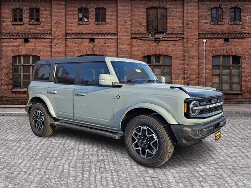 2024 Ford Bronco Outer Banks