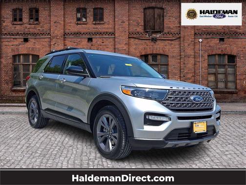 Iconic Silver Metallic 2023 Ford Explorer XLT