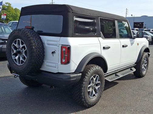 OXFORD WHITE 2025 Ford Bronco Badlands