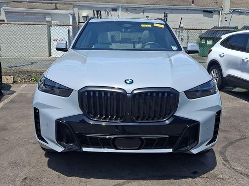 Brooklyn Grey Metallic 2026 BMW X5 xDrive40i