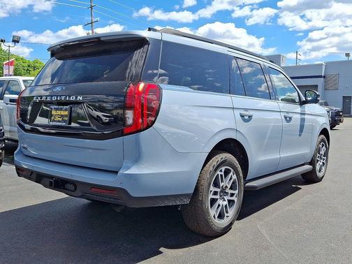 GLACIER GRAY MET TRI-COAT 2026 Ford Expedition Active