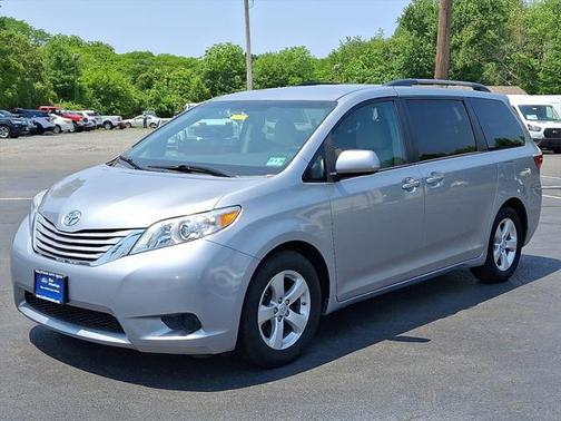 2016 Toyota Sienna LE