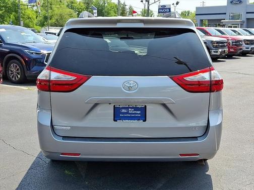 2016 Toyota Sienna LE